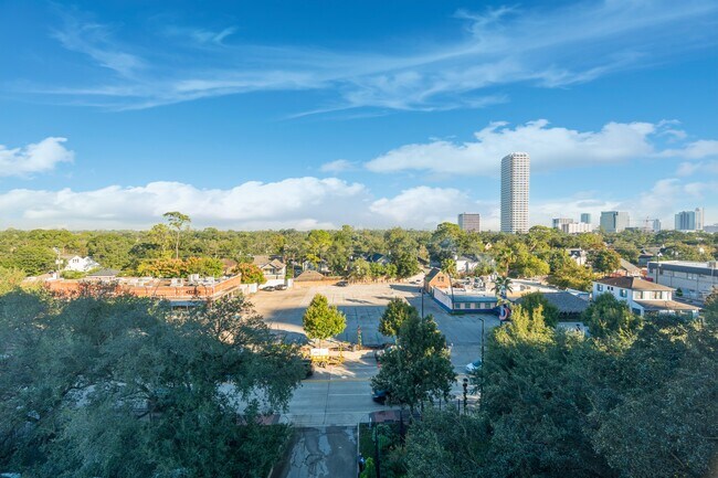 Building Photo - 2701 Westheimer Rd