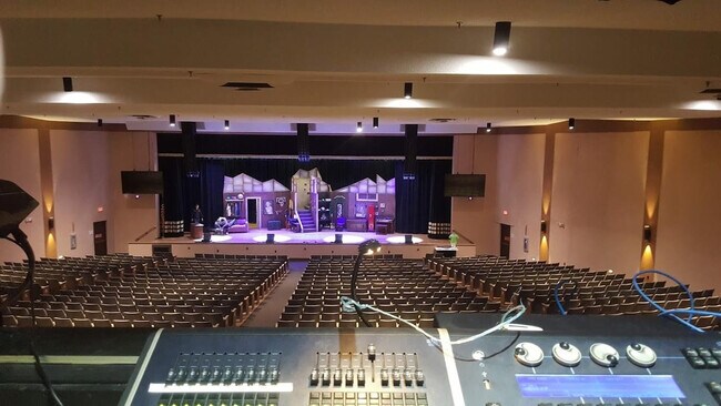 Building Photo - 326 Preston H