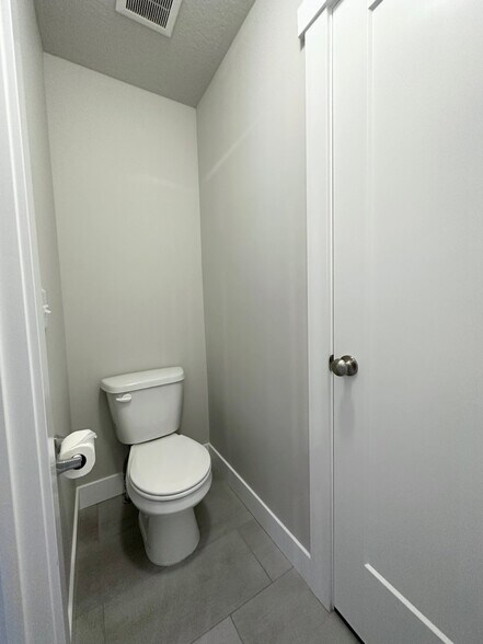Building Photo - 1011 W 430 S