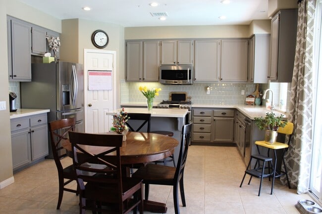 Building Photo - Beautiful 4 Bed 2.5 Ba, Single Story Pool Home with RV/Boat Parking