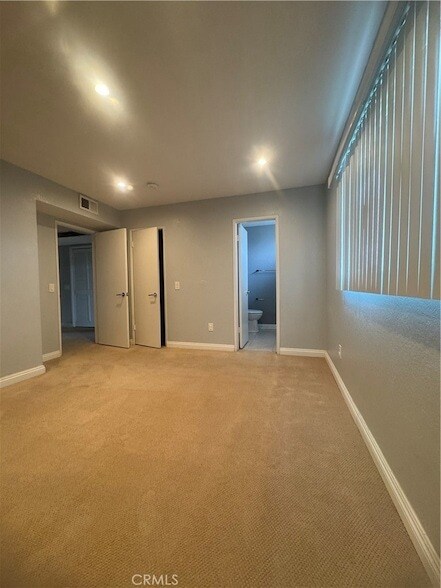 Building Photo - 10201 Mason Ave