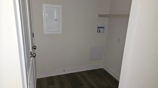 Building Photo - 3617 N Grand Ave E