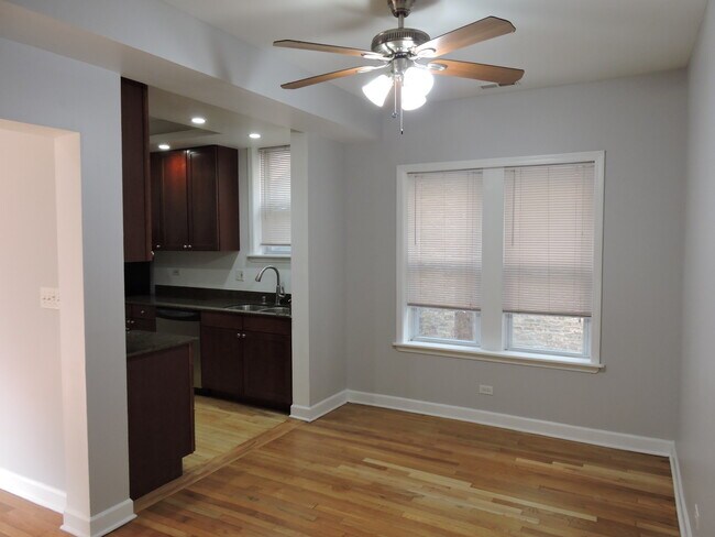 Building Photo - 1346 1/2 W Estes Ave