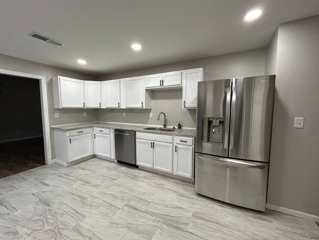 Building Photo - 605 Byars St