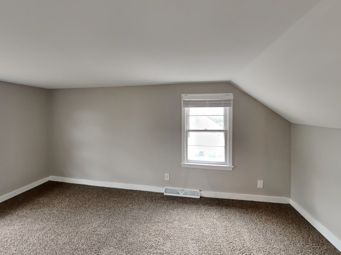 Building Photo - 2090 Hillview Rd