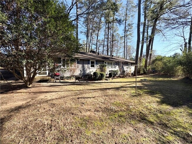 Building Photo - 4061 Lower Roswell Rd