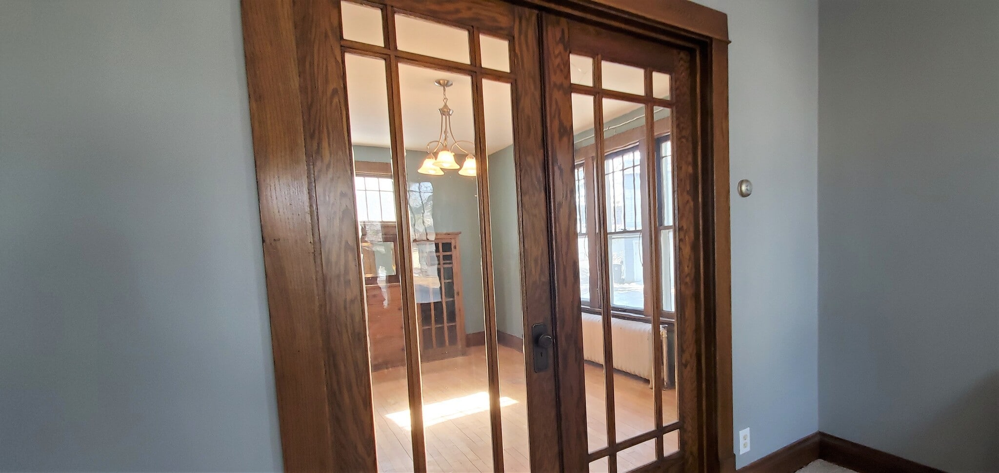 Building Photo - 332 E 5th St