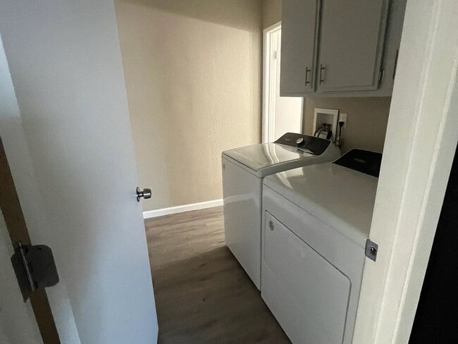 Building Photo - Private 2 Bedroom ADU with Fenced Yard