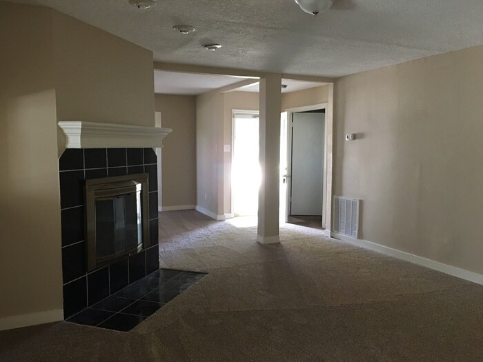 Building Photo - 10734 Sagewillow Ln