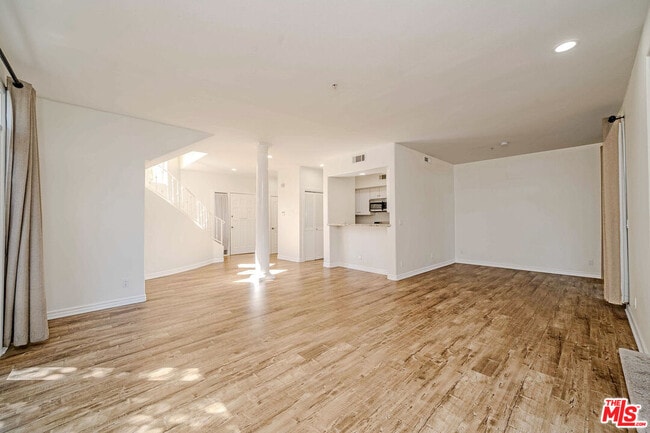 Building Photo - 2311 Schader Dr