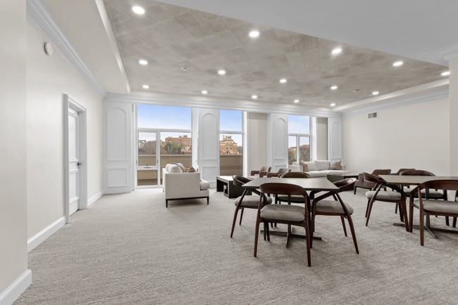 Building Photo - 4545 Wornall Rd