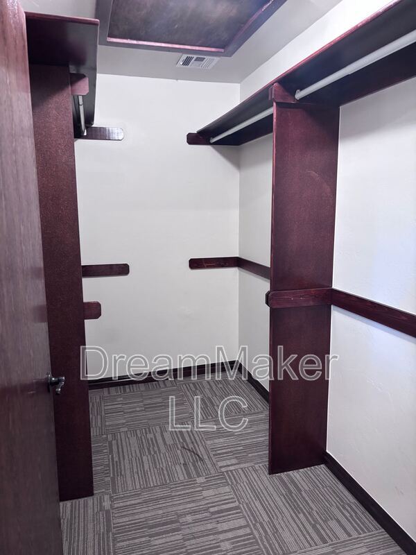 Building Photo - 2815 SE 44th St