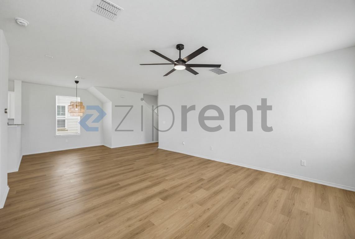 Building Photo - Unit