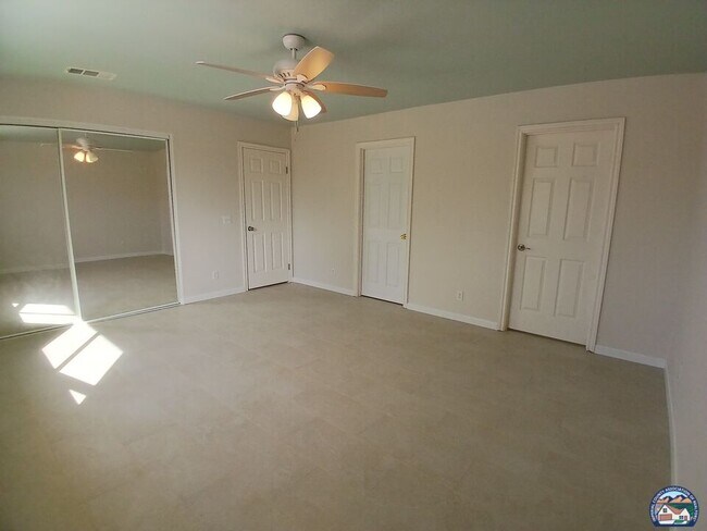 Building Photo - 2377 Sand Knoll Ave