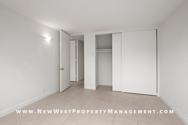 Building Photo - Expansive La Jolla Village 2 Bedroom at De...