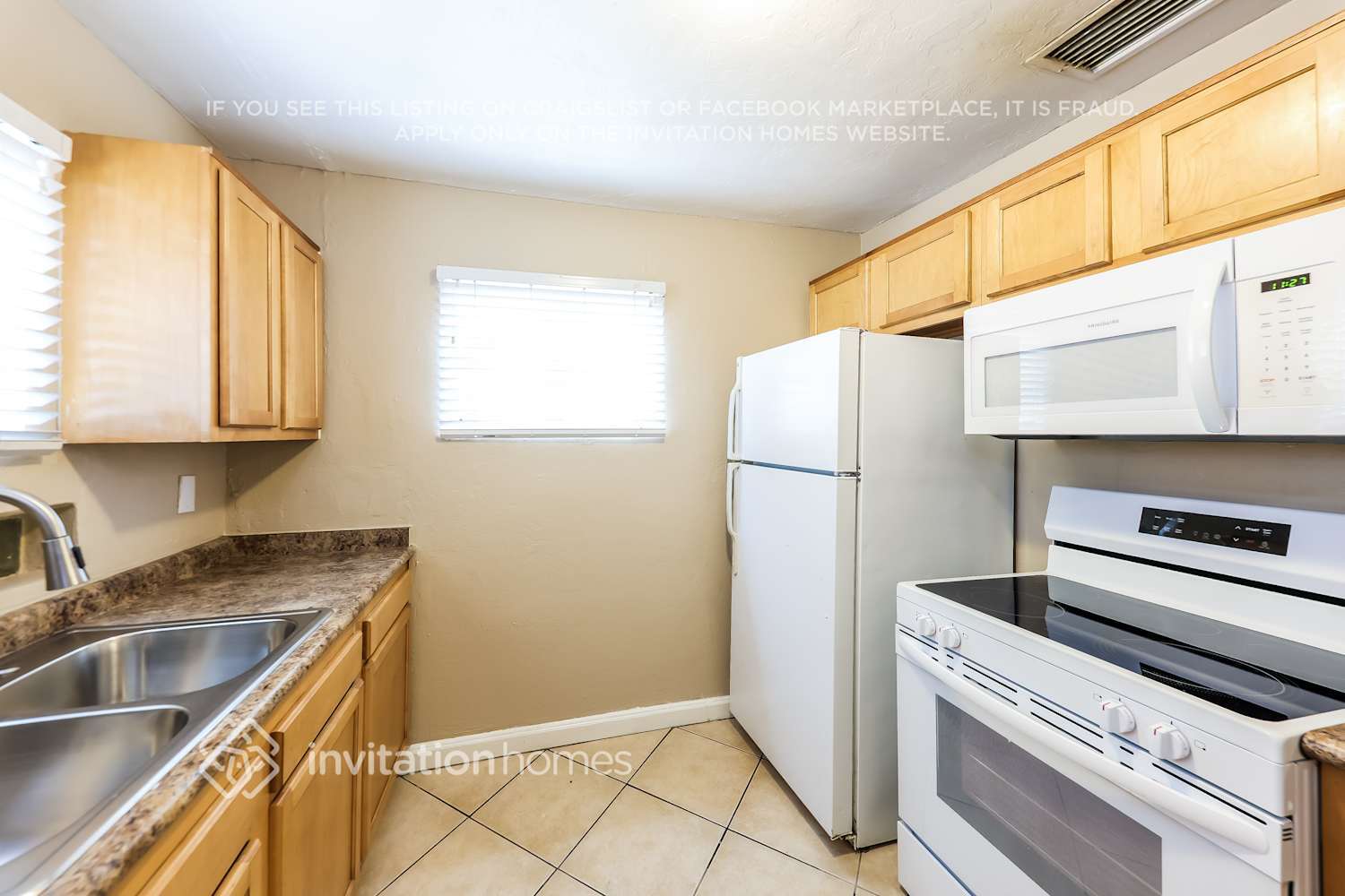 Building Photo - 806 E Amelia Ave