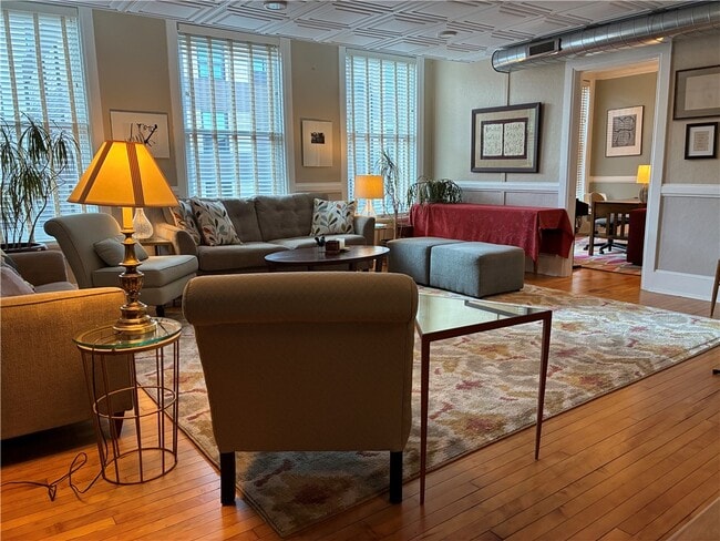 Building Photo - 136 E State St