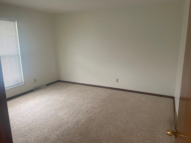 Building Photo - 6225 Willowcrest Dr