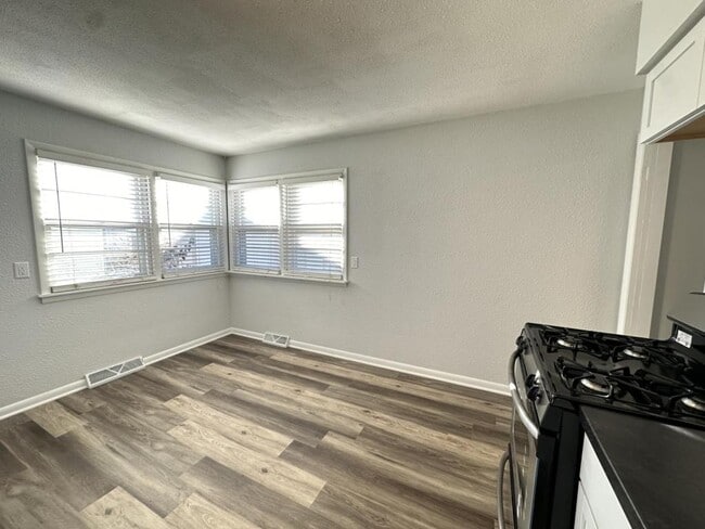 Building Photo - 1368 Spruce Ave