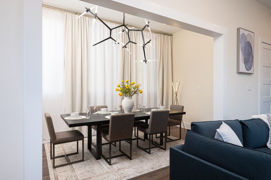 Building Photo - 917 Thompson St