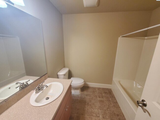 Building Photo - Columbia Point condo for rent