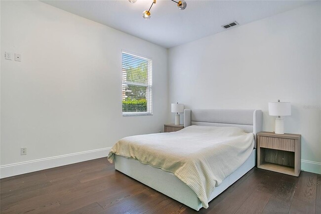 Building Photo - 15049 Spinnaker Cove Ln