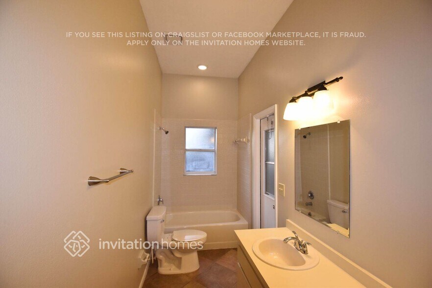 Building Photo - 1456 Deer Lake Cir