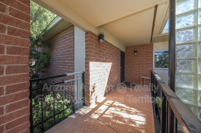 Building Photo - 3940 E Timrod St