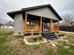 Building Photo - 3bd/2ba Home for Rent - Gentry Charmer!