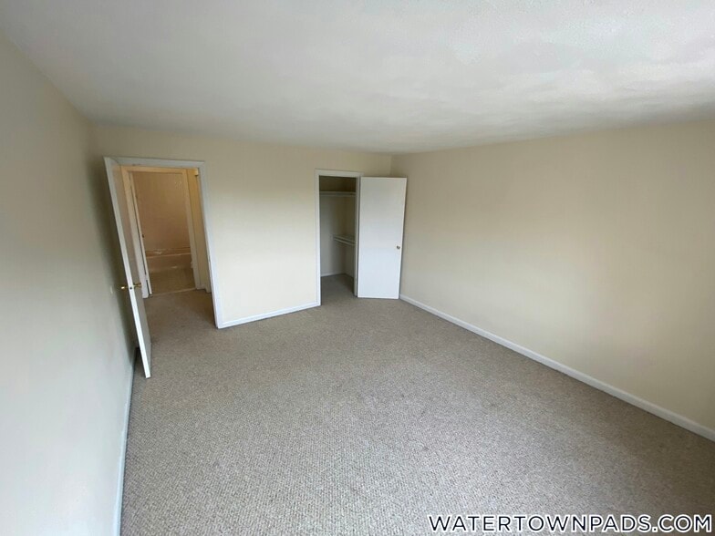 Building Photo - 24 Whites Ave