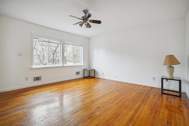 Building Photo - 292 New York Ave