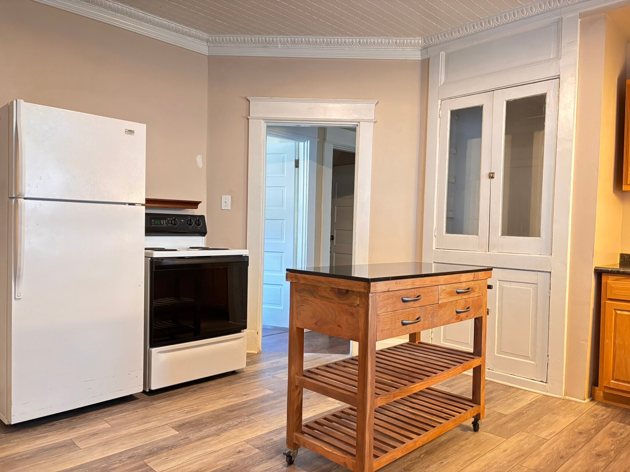 Kitchen - 1836 Elm Ave
