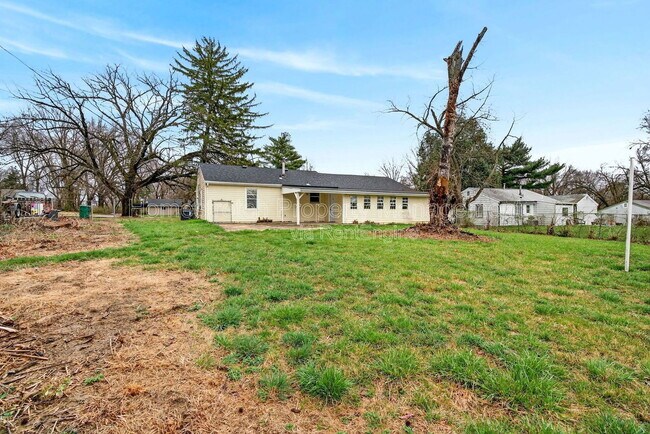 Building Photo - 10261 Imperial Dr