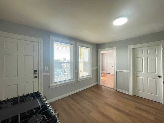 Building Photo - 231 Laurel St