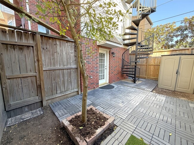 Building Photo - 1963 Peden St