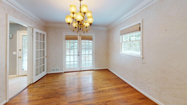 Building Photo - Bethesda/Friendship Heights Four Bedroom I...