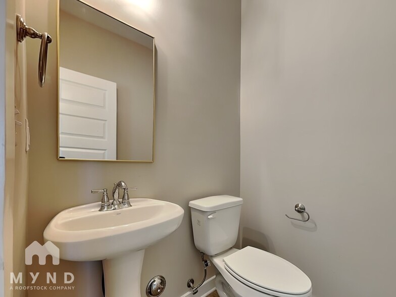 Building Photo - 15534 Tide Water Ct