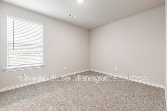 Building Photo - 2401 N Heritage Ranch Dr