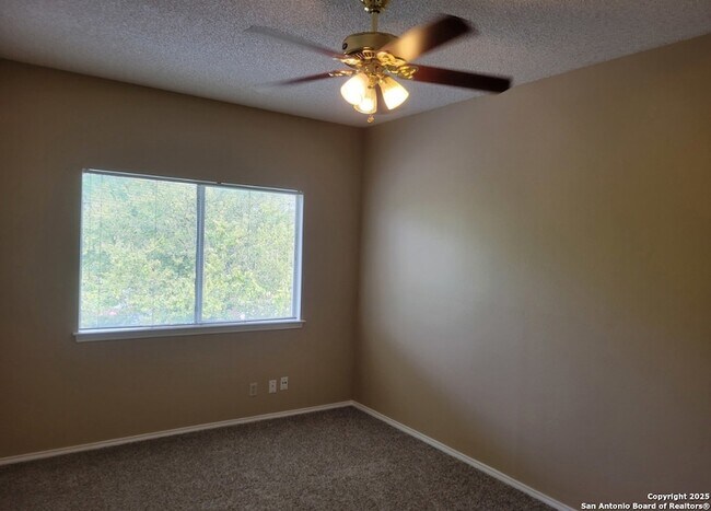 Building Photo - 5955 Heather View