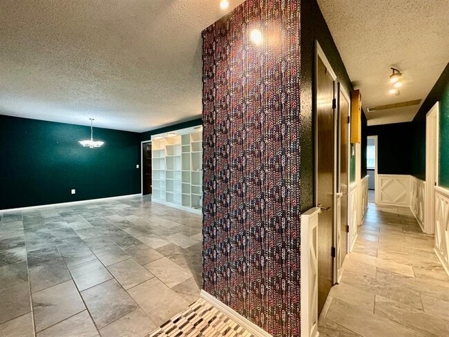Building Photo - 3604 Jim Robison Dr