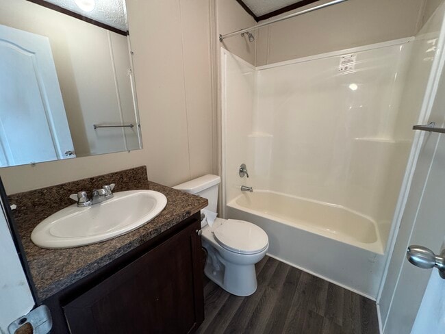 Building Photo - 48582 Lakeview E