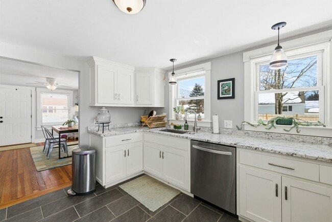 Building Photo - 26 Snow St