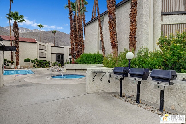 Building Photo - 1552 S Camino Real