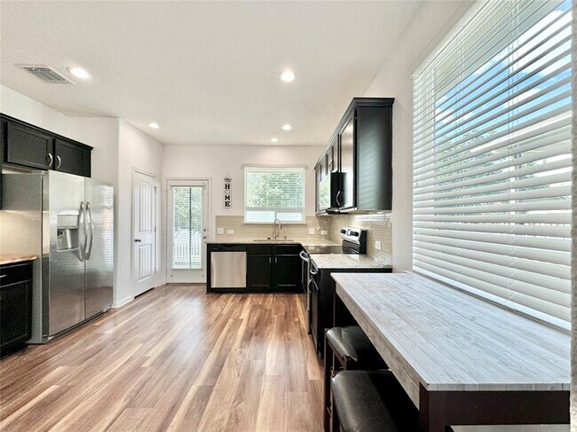 Building Photo - 1701 Logan Dr
