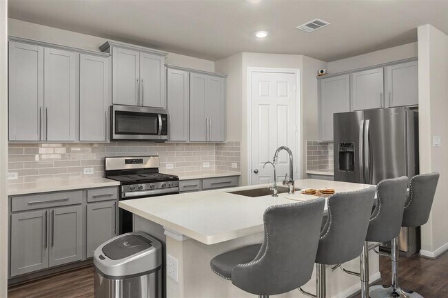 Building Photo - 2302 Sweet Bay Dr