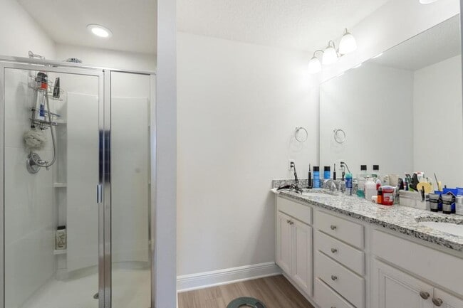 Building Photo - 7522 Shadow Lake Dr