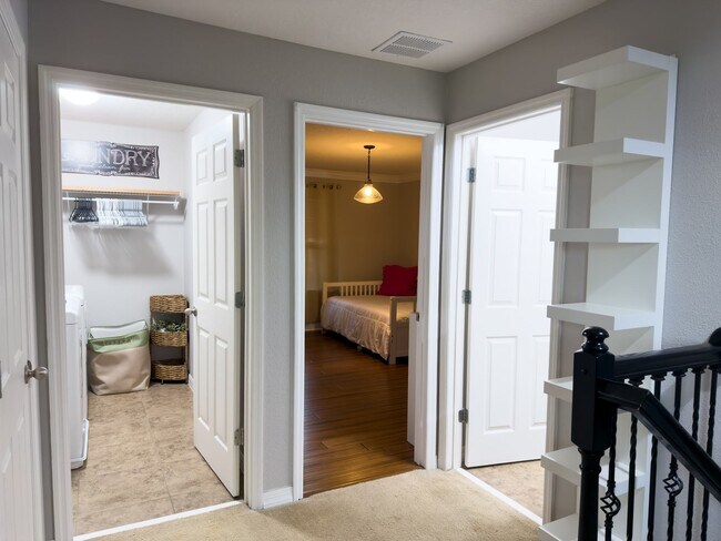 Building Photo - 14823 Golden Sunburst Ave