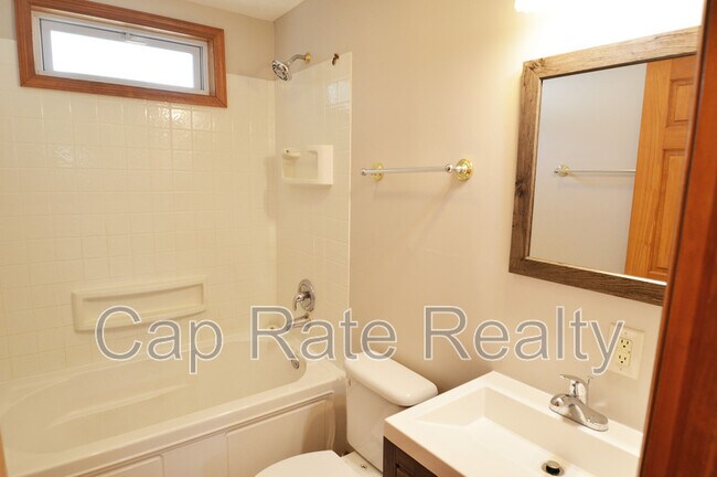 Building Photo - 2473 Renwood Pl