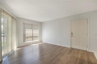 Building Photo - 18333 Roehampton Dr