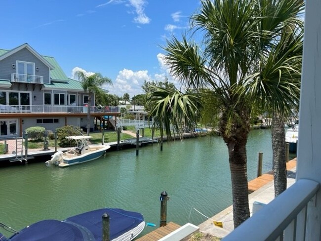 Building Photo - 1BR/1BA Newly Renovated Canal front Condo ...